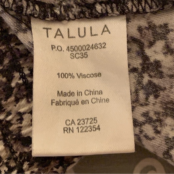 Aritzia Talula Abstract Print High Waisted Shorts - Picture 6 of 7